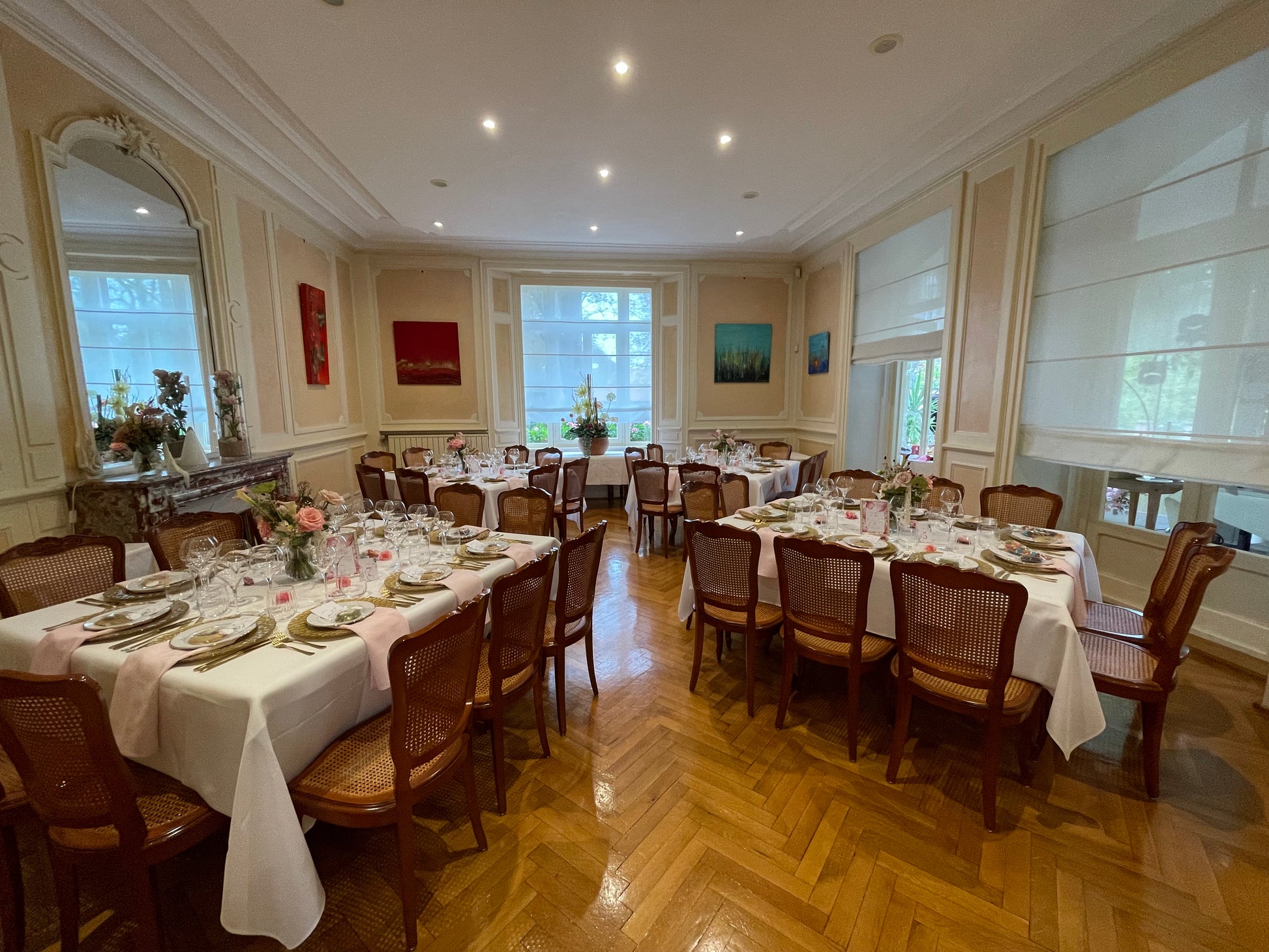 Décoration de salle élégante pour mariage à la Villa du Parc en Alsace