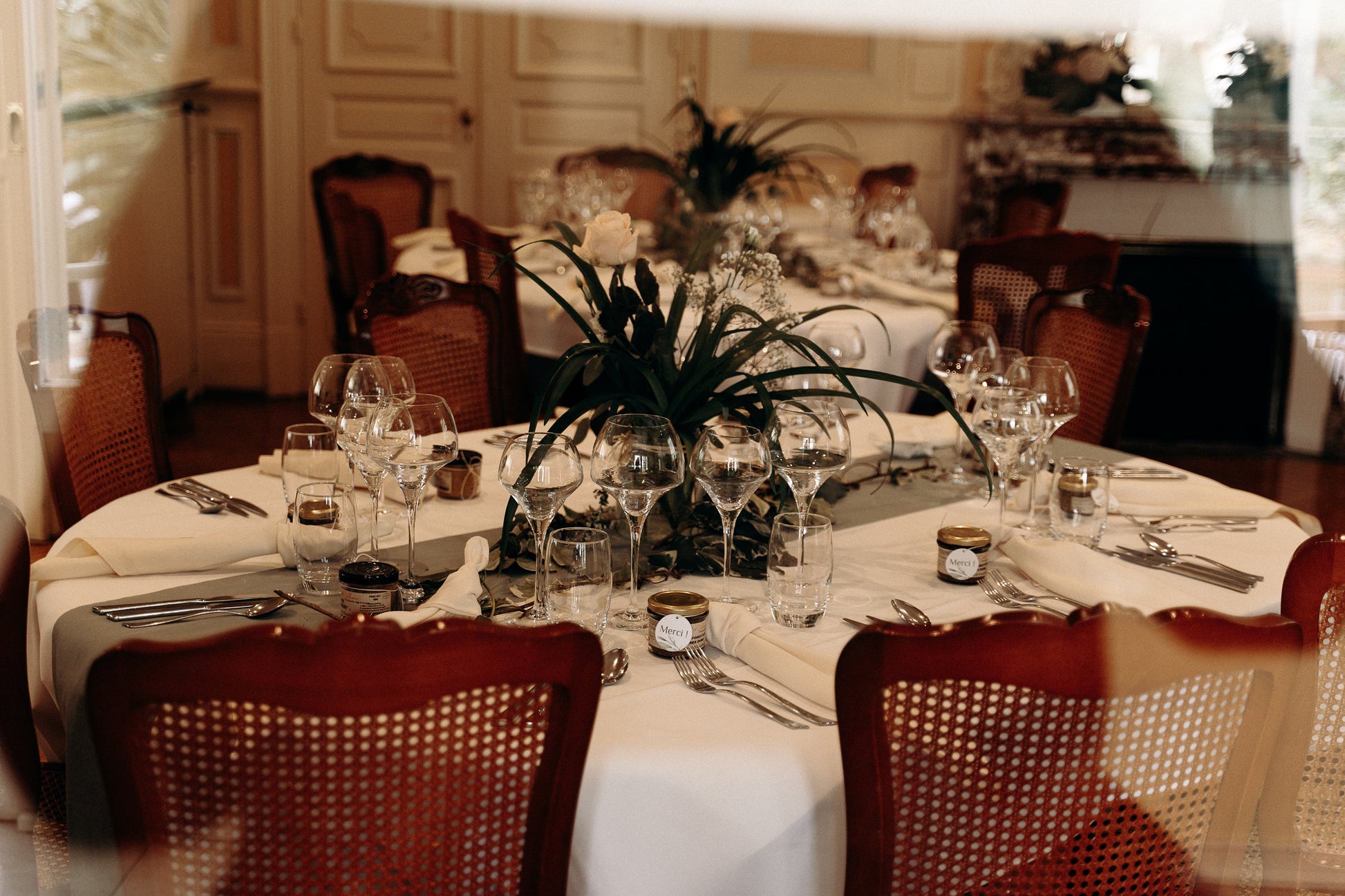 Décoration de salle élégante pour mariage à la Villa du Parc en Alsace

