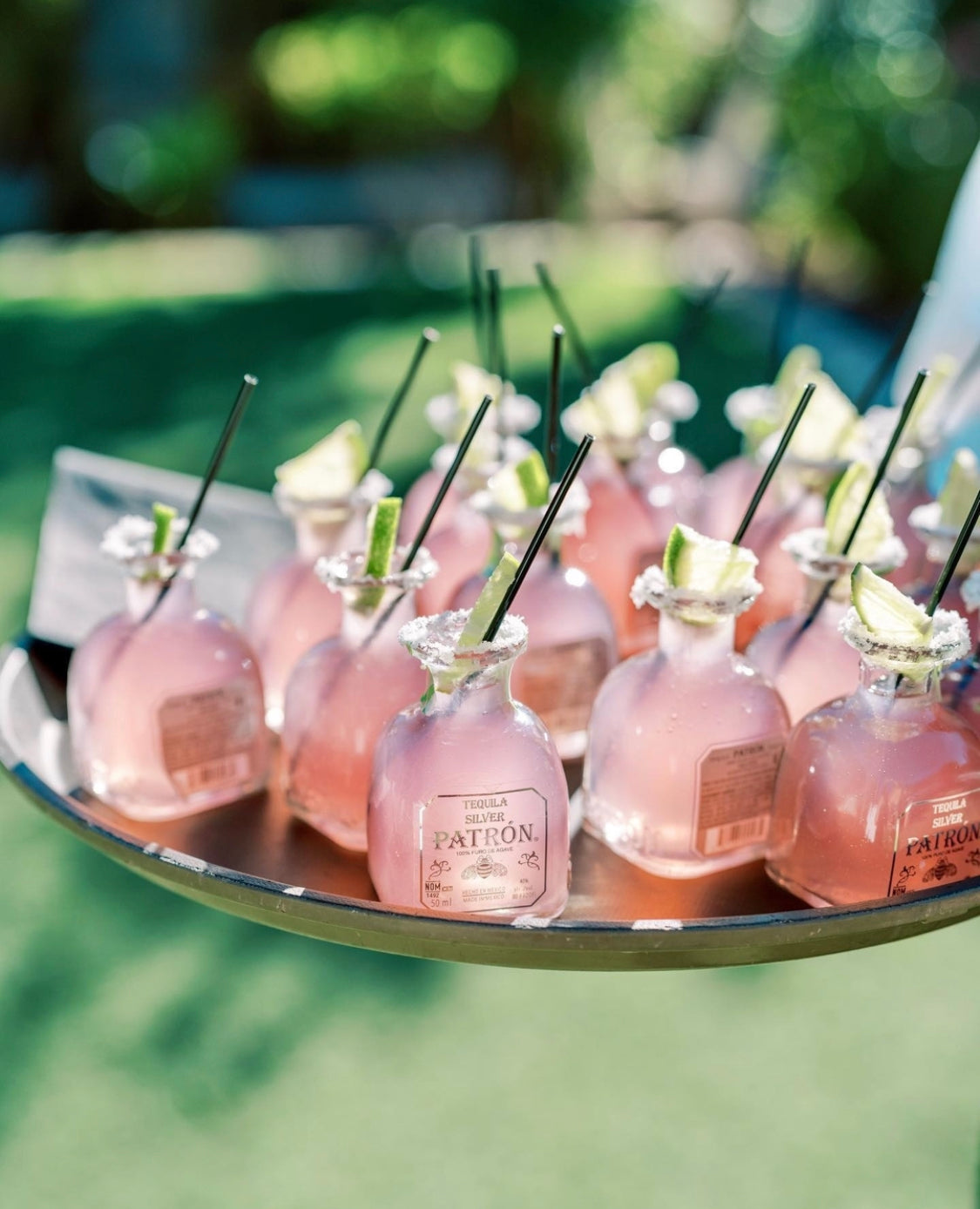 Cocktail de mariage en plein air sur la terrasse de l’Hôtel du Parc à Mulhouse