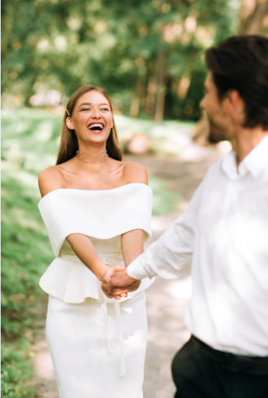  Photo des mariés dans le jardin de l’Hôtel du Parc à Mulhouse, jour du mariage