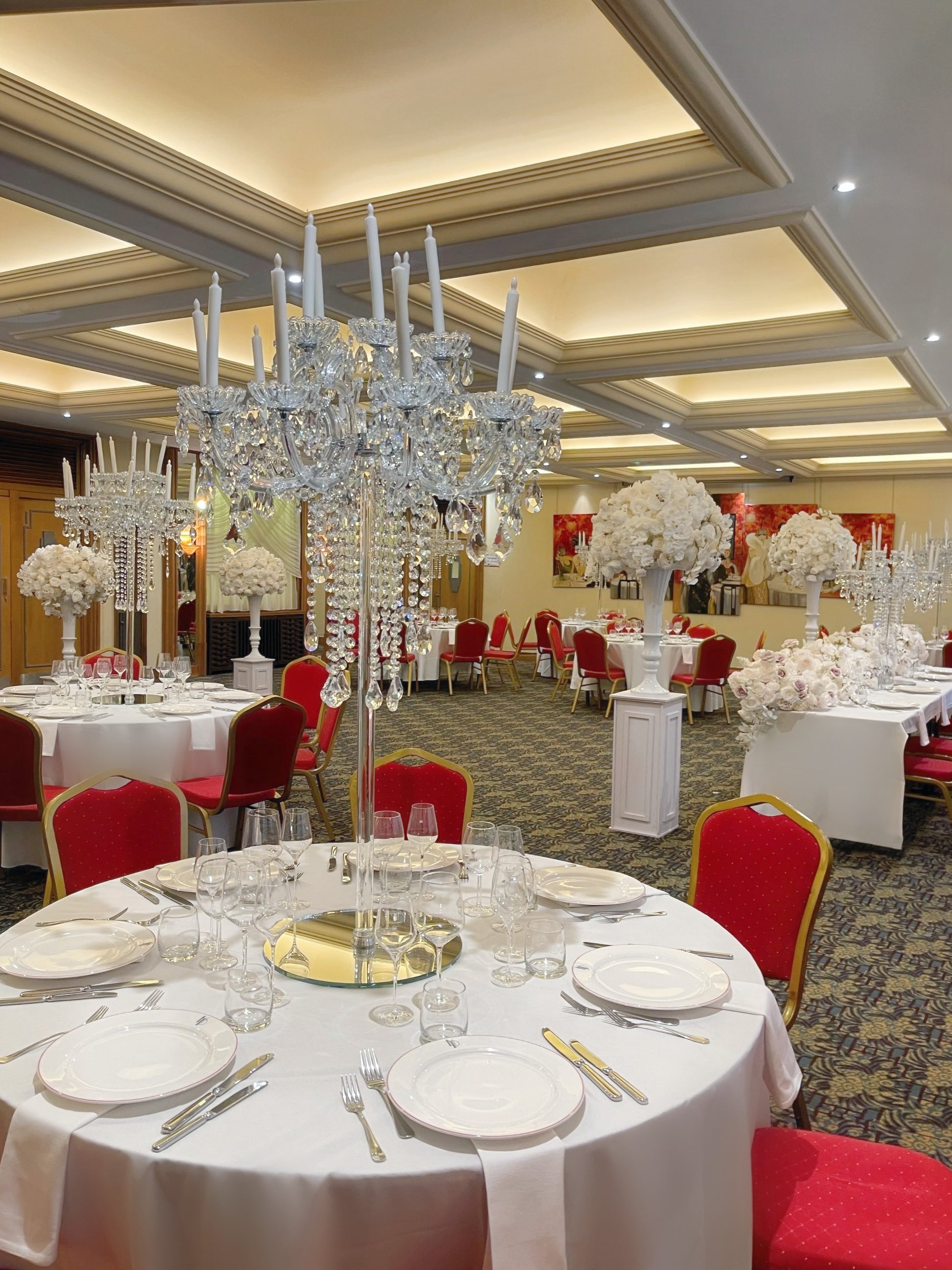 Dîner de mariage élégant dans la Salle des Ambassadeurs à Mulhouse